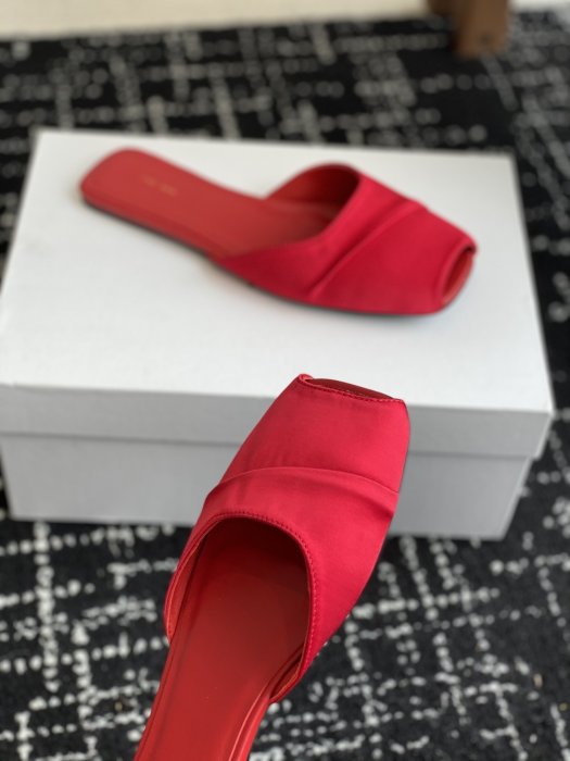 Шлепанцы женские фото 6