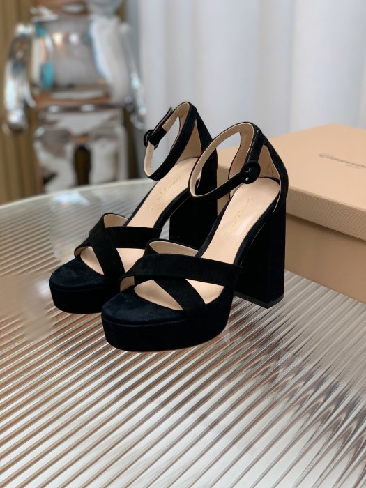 Босоножки фото 9