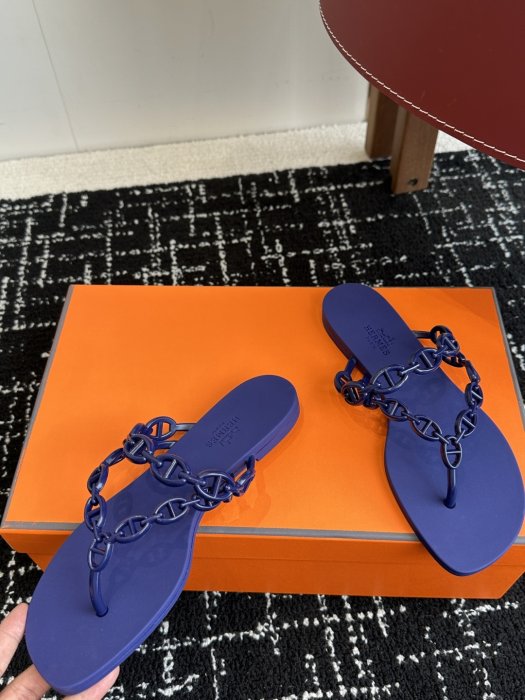 Шльопанці жіночі фото 7