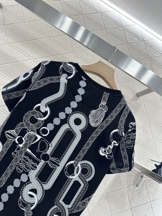 T-shirt women's фото 4