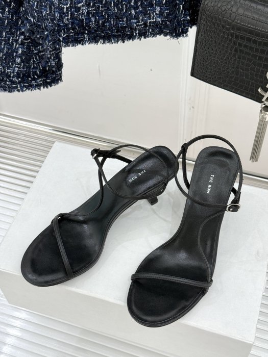 Босоножки фото 2