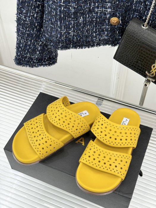 Шлепанцы женские фото 2