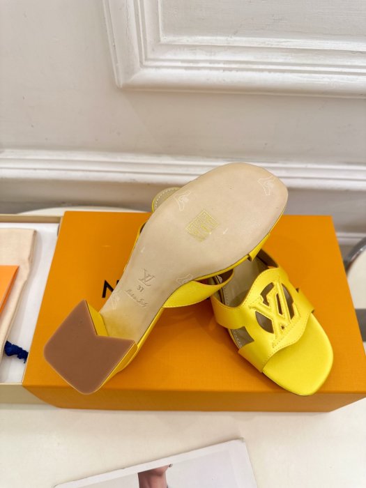 Босоножки фото 9