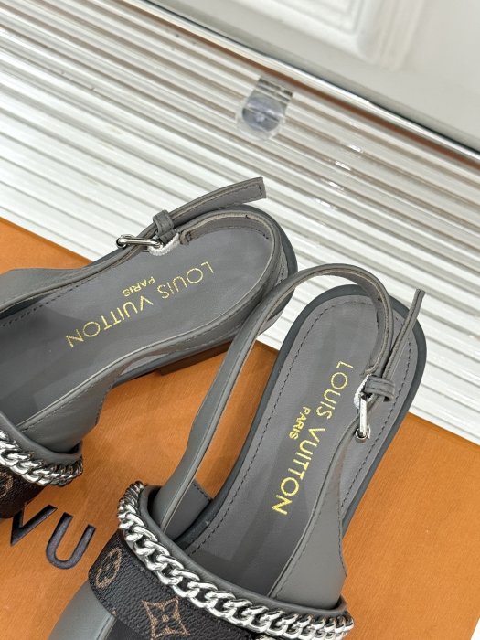 Босоножки фото 8