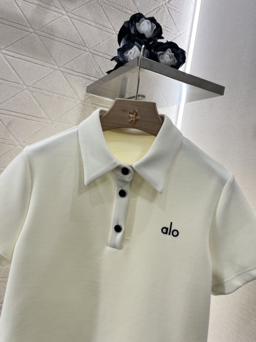 T-shirt women's фото 3