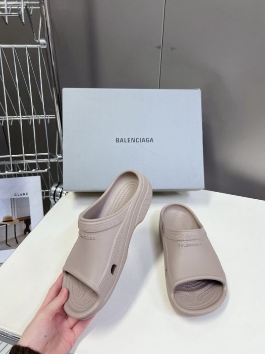 Шлепанцы женские фото 5