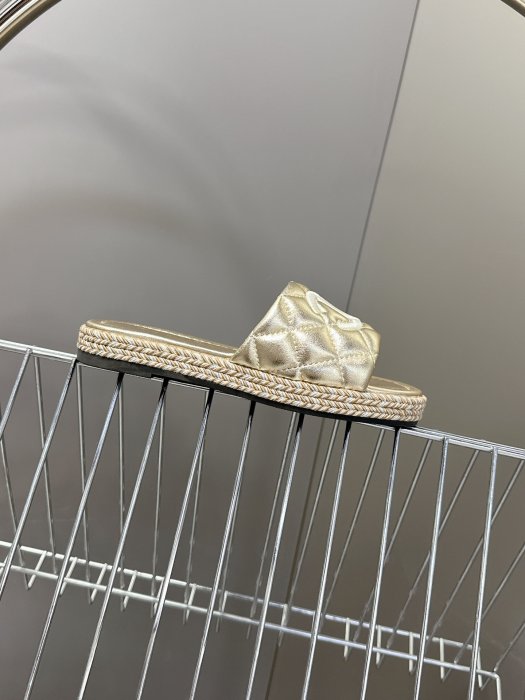 Шлепанцы фото 5