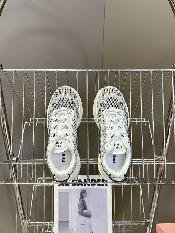 Кроссовки женские фото 6