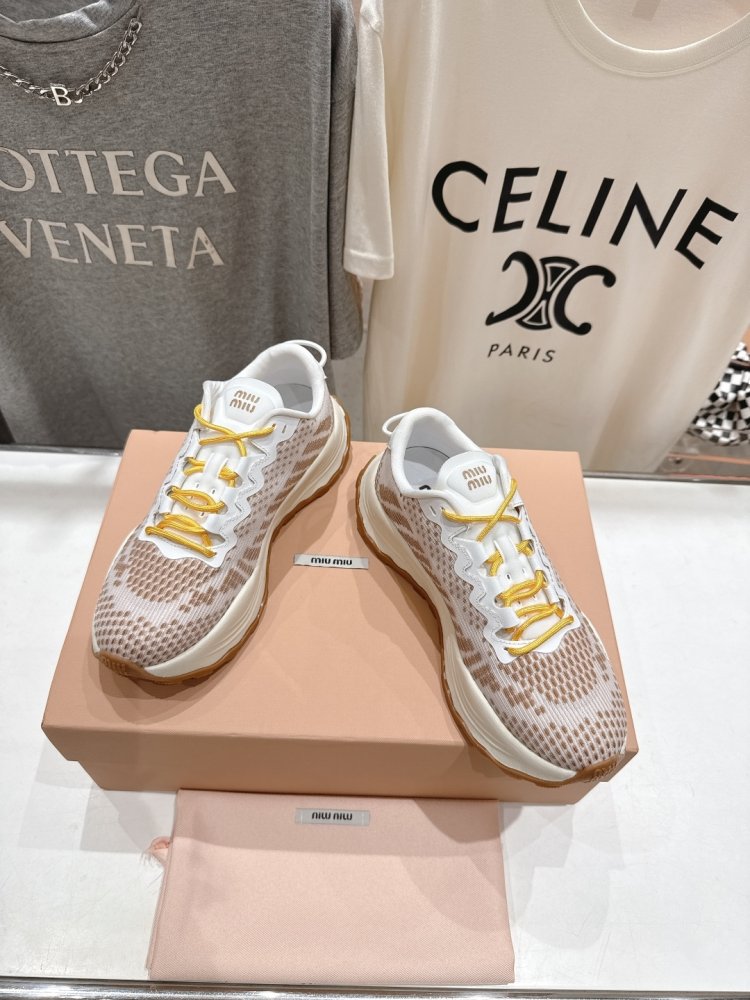 Кроссовки женские фото 2