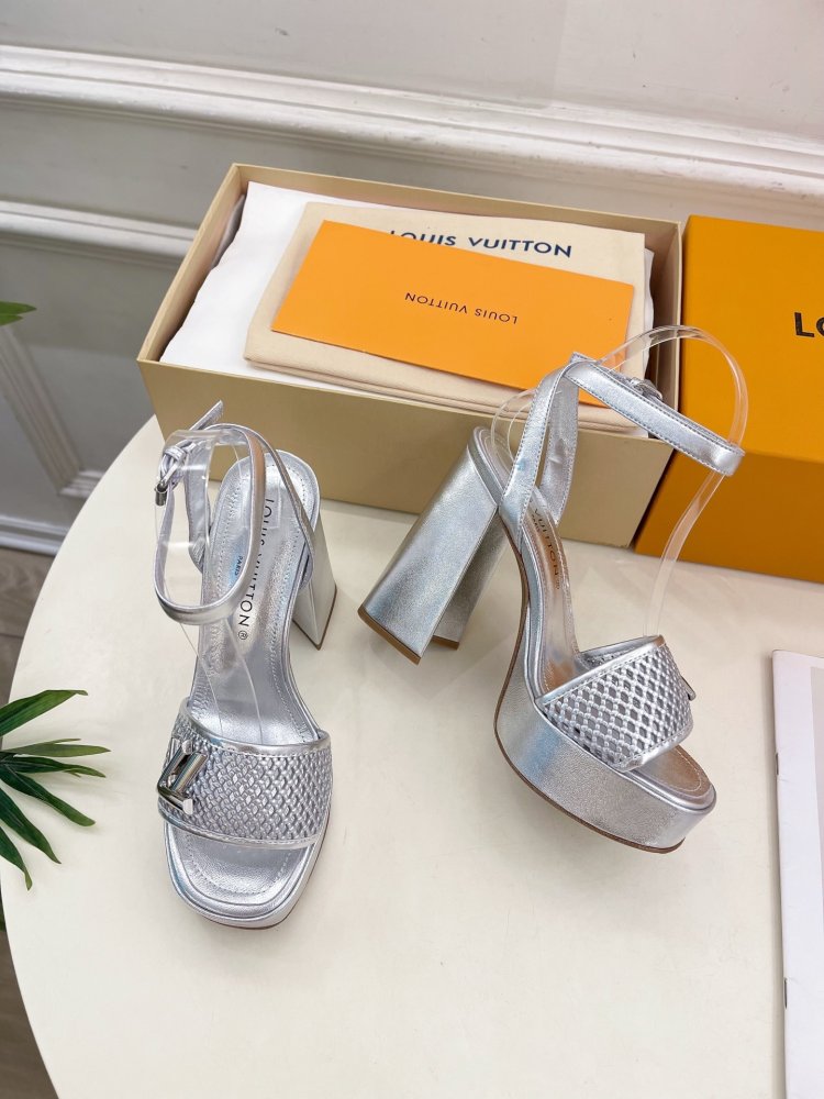 Босоножки фото 4