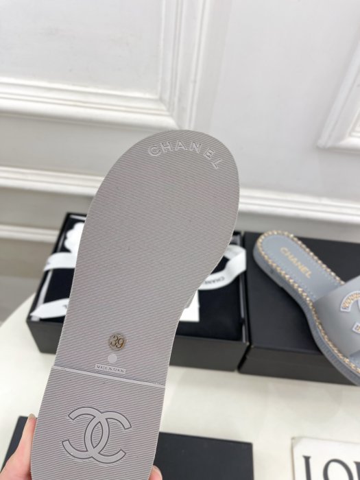 Шлепанцы женские фото 9