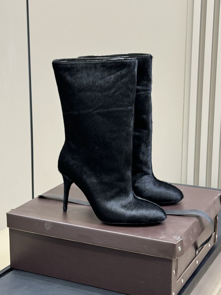 Ankle boots on high heel