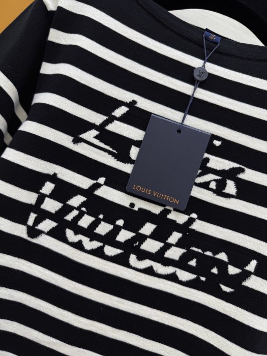 T-shirt women's фото 8