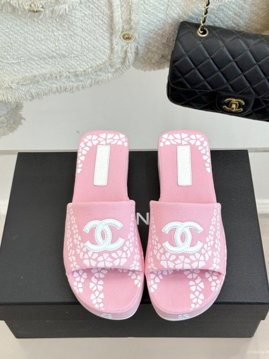 Шлепанцы женские фото 4