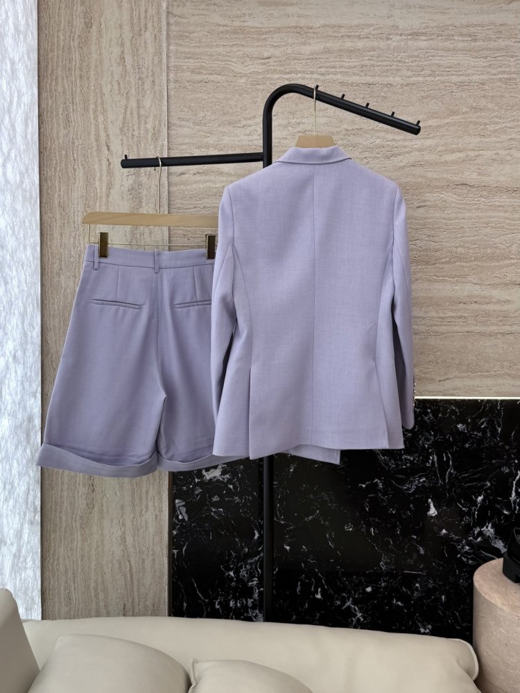 Костюм женский фото 2