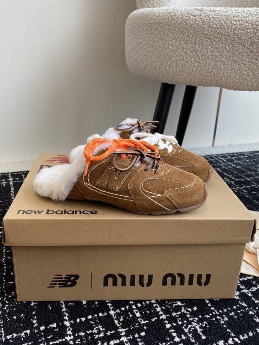 Кроссовки мюли на меху женские Miu Miu x New Balance 530 фото 3