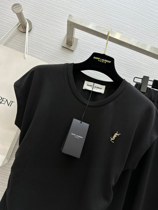 Костюм женский фото 3