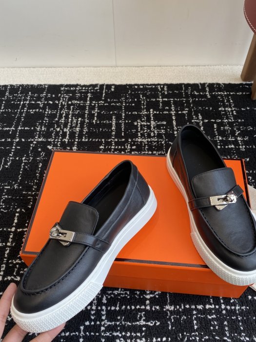 Лоферы кожаные женские фото 7