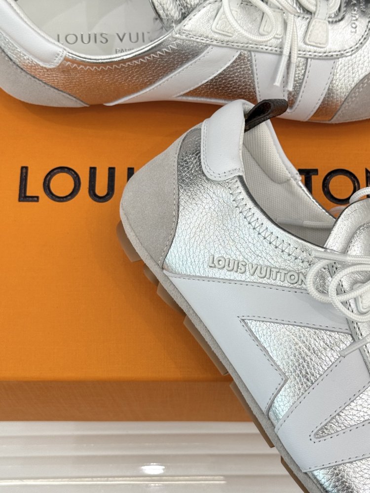 Кроссовки женские фото 6