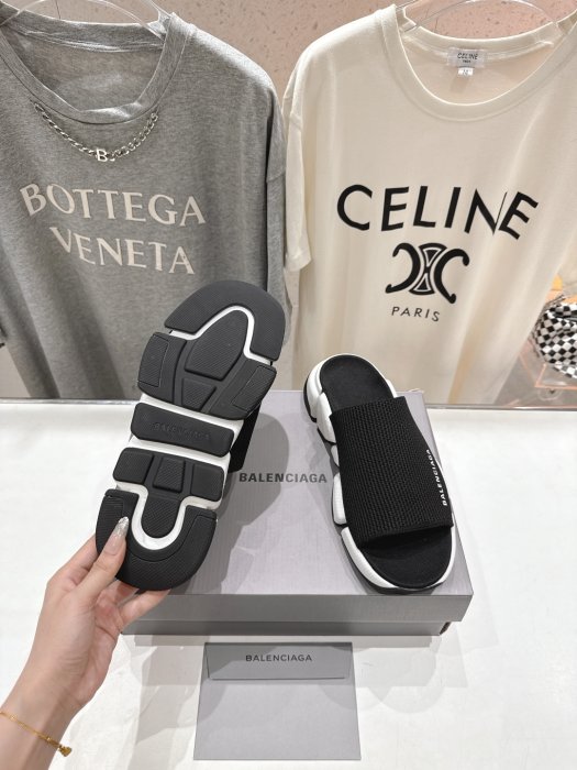 Шлепанцы женские фото 9