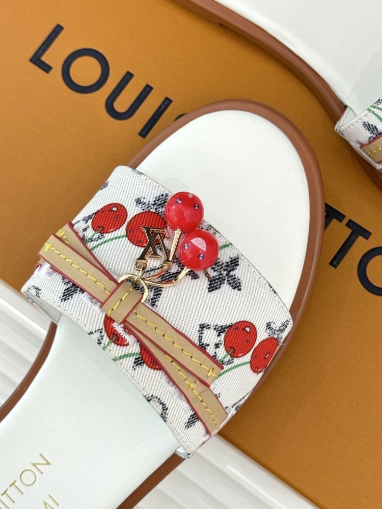 Шлепанцы женские фото 7