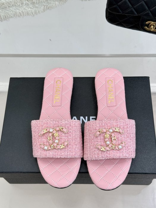 Шлепанцы женские фото 4