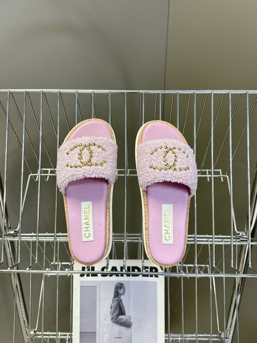 Шлепанцы женские фото 6