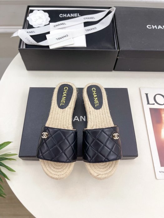 Шлепанцы женские