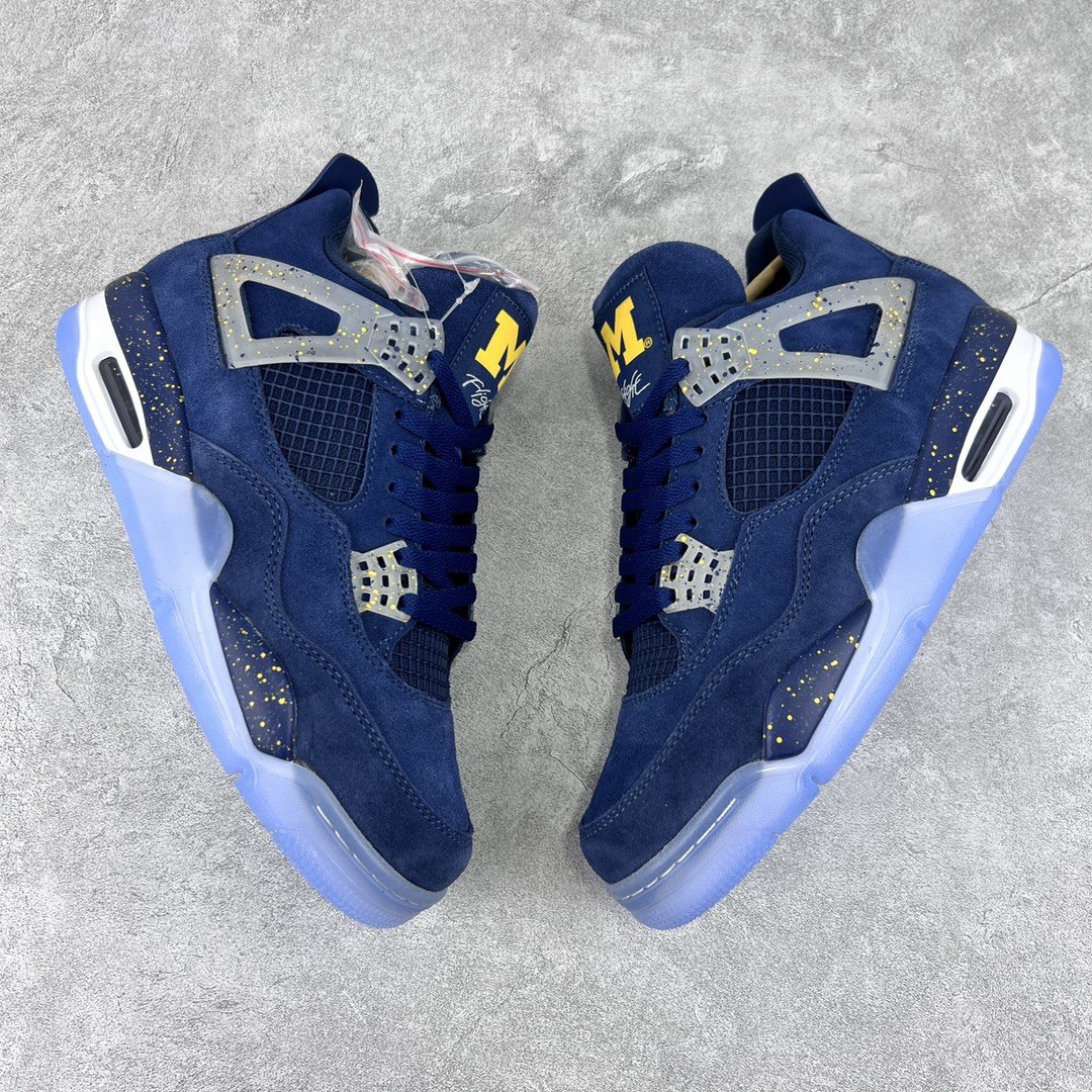 Кроссовки Air Jordan 4 Retro SE University Blue фото 2