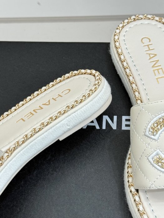 Шлепанцы женские фото 6