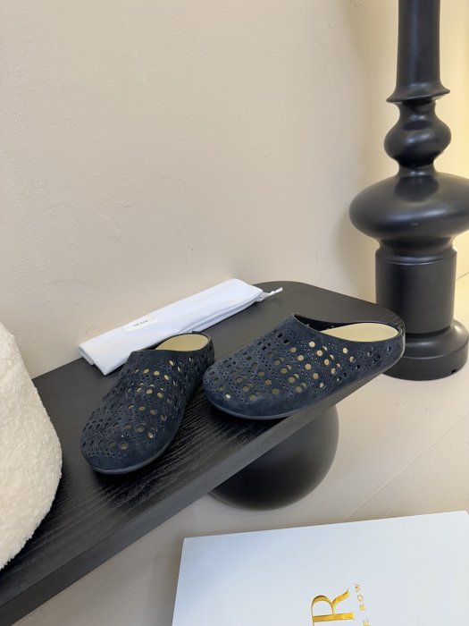 Шлепанцы фото 3