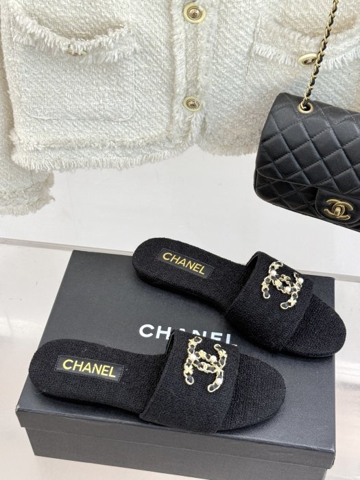 Шлепанцы женские фото 3