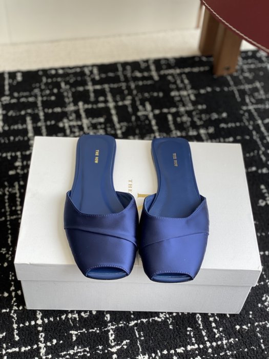 Шлепанцы женские