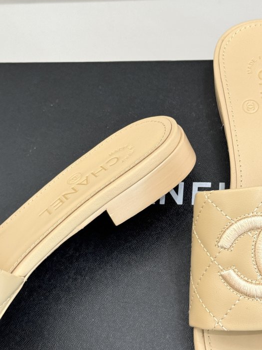 Шльопанці фото 6