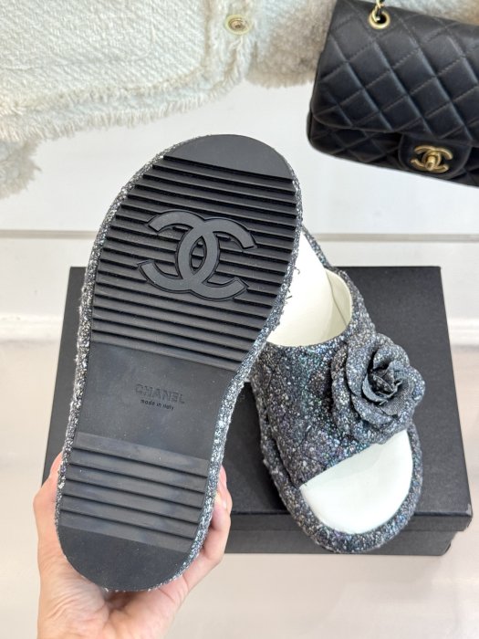 Шлепанцы женские фото 9