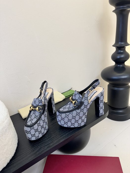 Босоножки фото 3