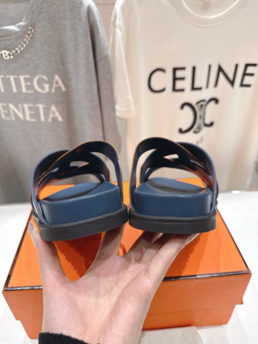 Шлепанцы женские фото 8