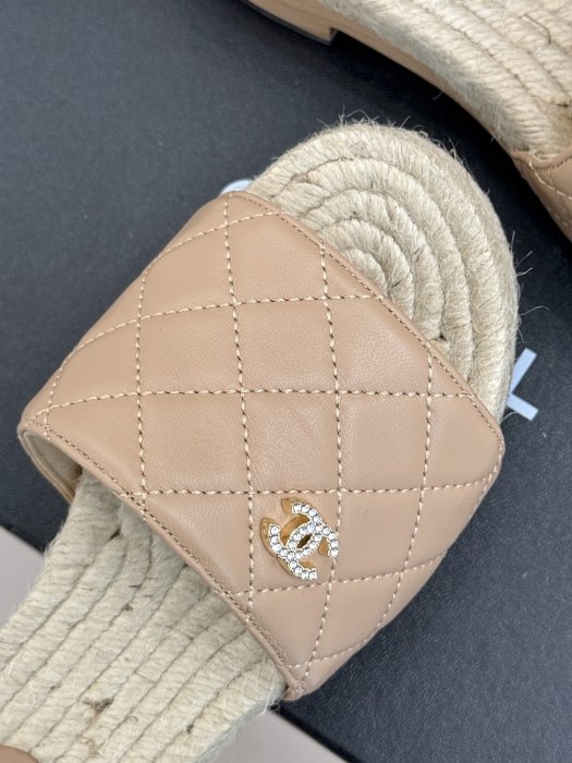 Шлепанцы женские фото 7