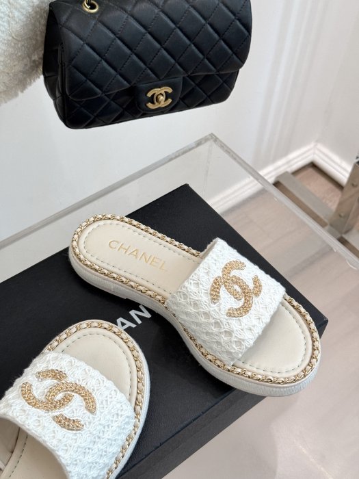 Шлепанцы женские фото 5