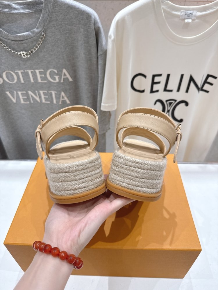 Сандалии женские фото 8