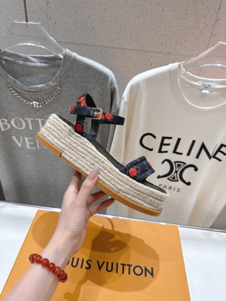 Сандалии женские фото 5