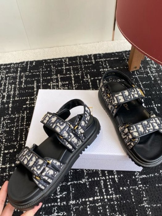 Сандалі жіночі фото 4