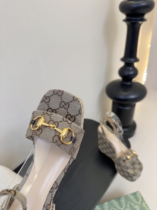 Босоножки фото 6