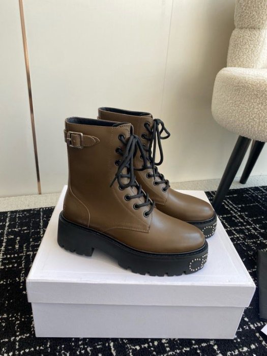 Boots women's