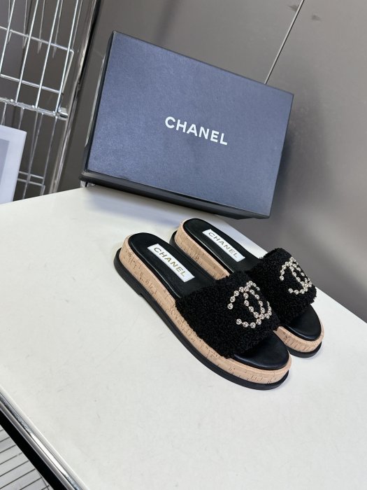 Шлепанцы женские фото 2