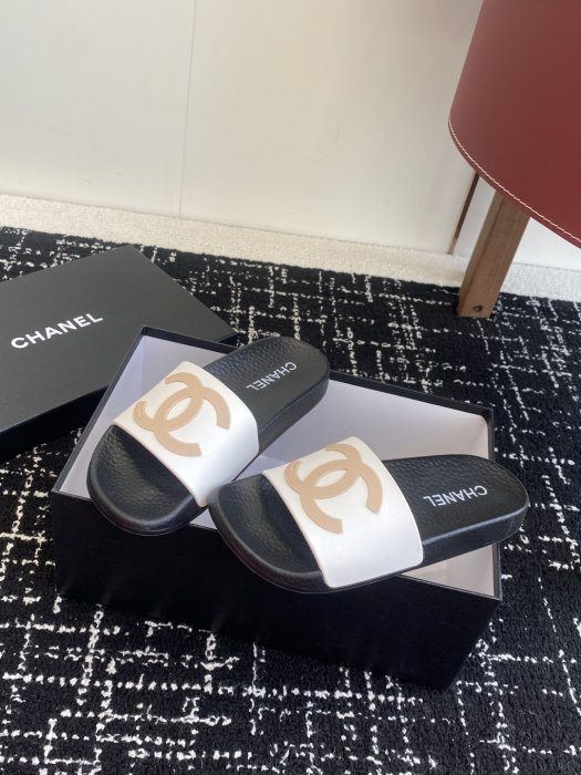 Шлепанцы женские фото 3