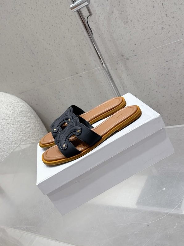 Шлепанцы женские фото 6