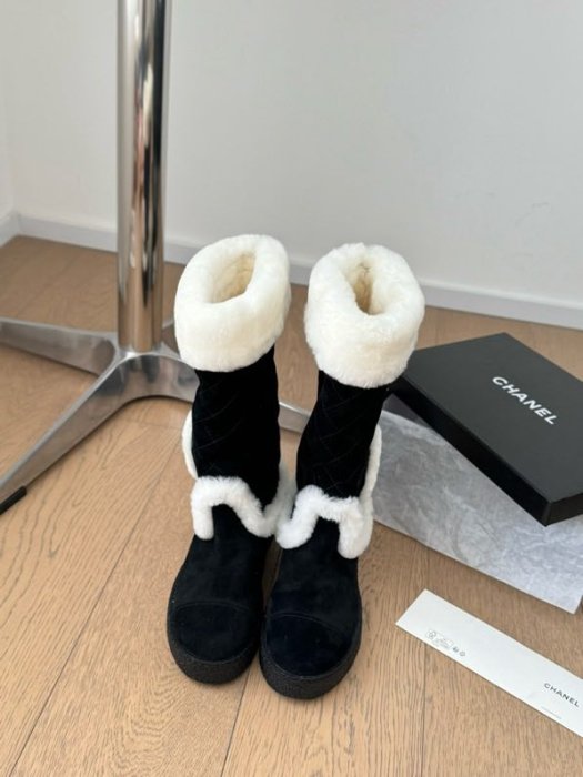 Boots women's on fur