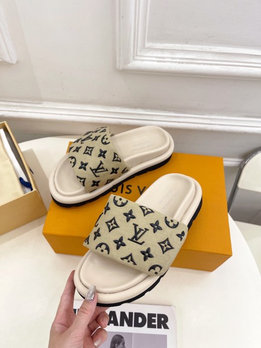 Шлепанцы женские фото 3