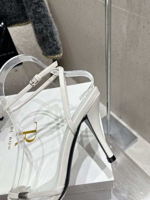 Босоножки фото 8